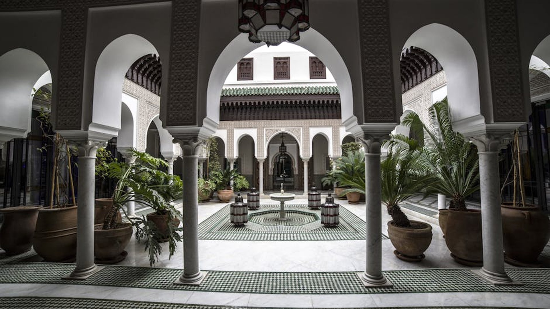 Marrakech scooter breakdown courtyard rose bushes