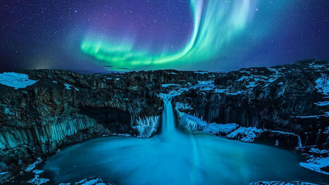 northern lights aurora borealis night sky iceland