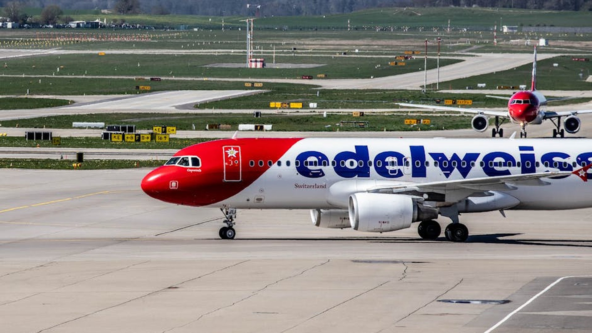 flight ticket price comparison calendar airport de