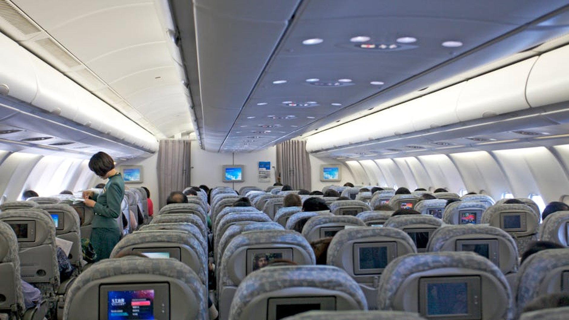 airplane seat 12-year-old screen no Wi-Fi exhauste